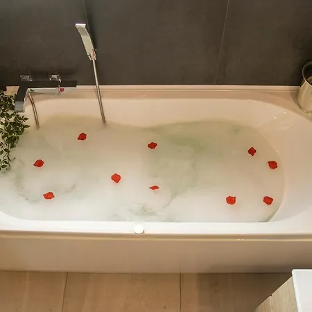 House Orlando 4*